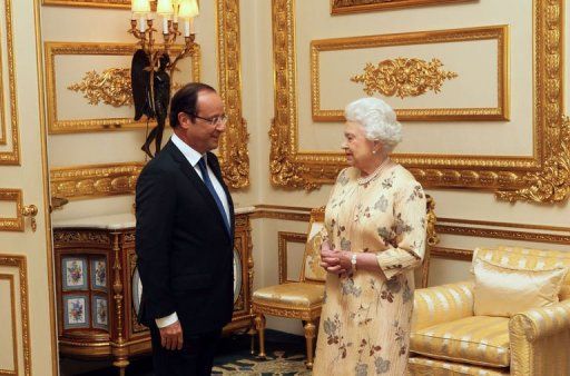 le-president-francais-francois-hollande-et-la-reine-elizabeth_749590