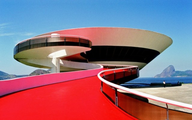 oscar-niemeyer-2-e1348652151512