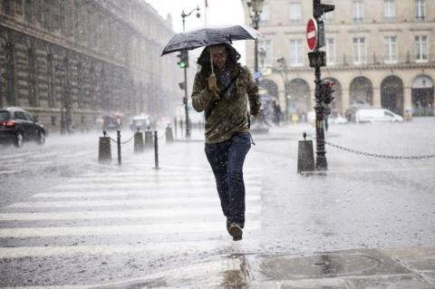 Degats-apres-de-violents-orages-sur-l-Ouest-et-l-Ile-de-France-une-nouvelle-vague-attendue_reference