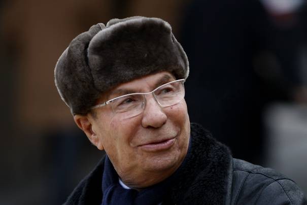 paris-7-serge-dassault-leaves-the-elysee-palace-in-paris_215