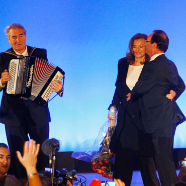 valerie-trierweiler-et-francois-hollande-a-tulle-le-6-mai-2012-10693056fzcjj_2041