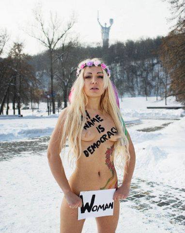 Femen Democracy Démocratie