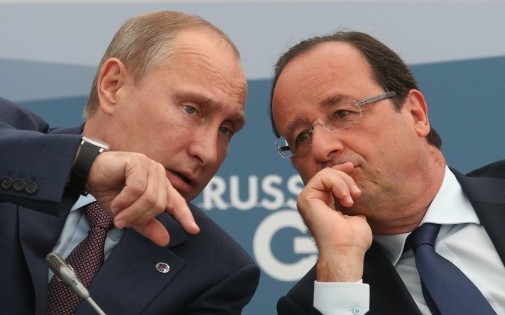 7770387384_francois-hollande-a-affirme-a-vladimir-poutine-qu-un-rattachement-de-la-crimee-a-la-russie-serait-une-annexion-inacceptable-archives