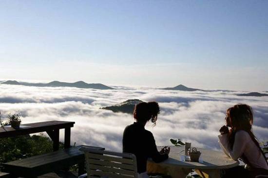 Terrace-Unkai-Cloud-Resort-011