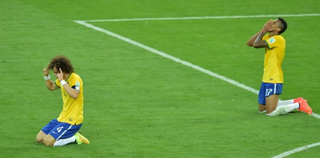 7507502-le-bresil-humilie-par-l-allemagne-la-faute-au-bon-dieu