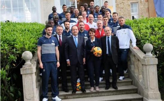 capture-ecran-tweet-elysee-visite-francois-hollande-clairefontaine-1601661-616x380