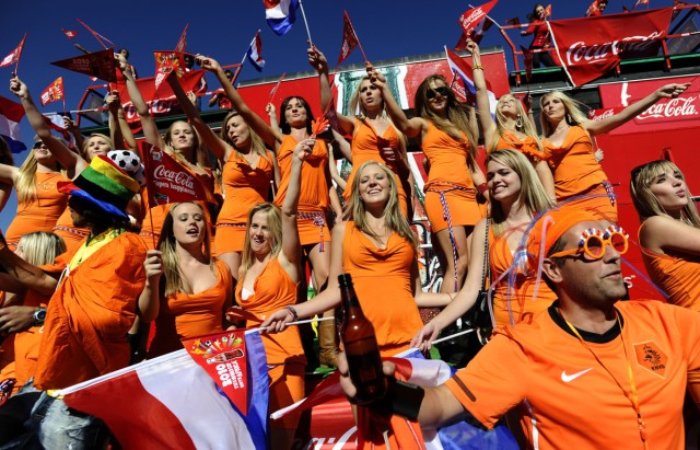 Dutch women in orange miniskirts cheer o Hup Holland
