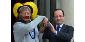 4839198-le-chef-indien-raoni-heureux-de-plaider-la-cause-de-l-amazonie-a-l-elysee