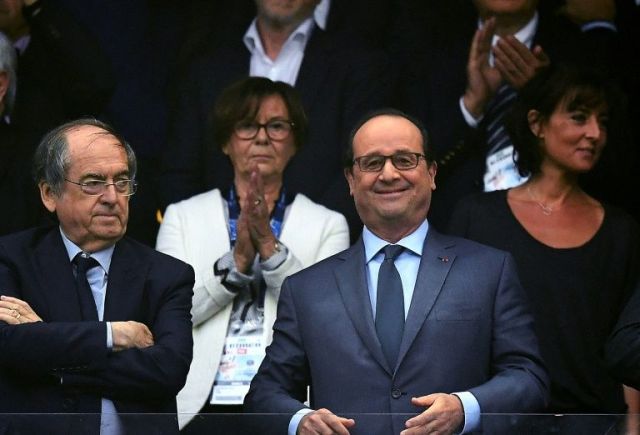 le-president-francois-hollande-avec-celui-de-la-fff-noel-le-_2666304